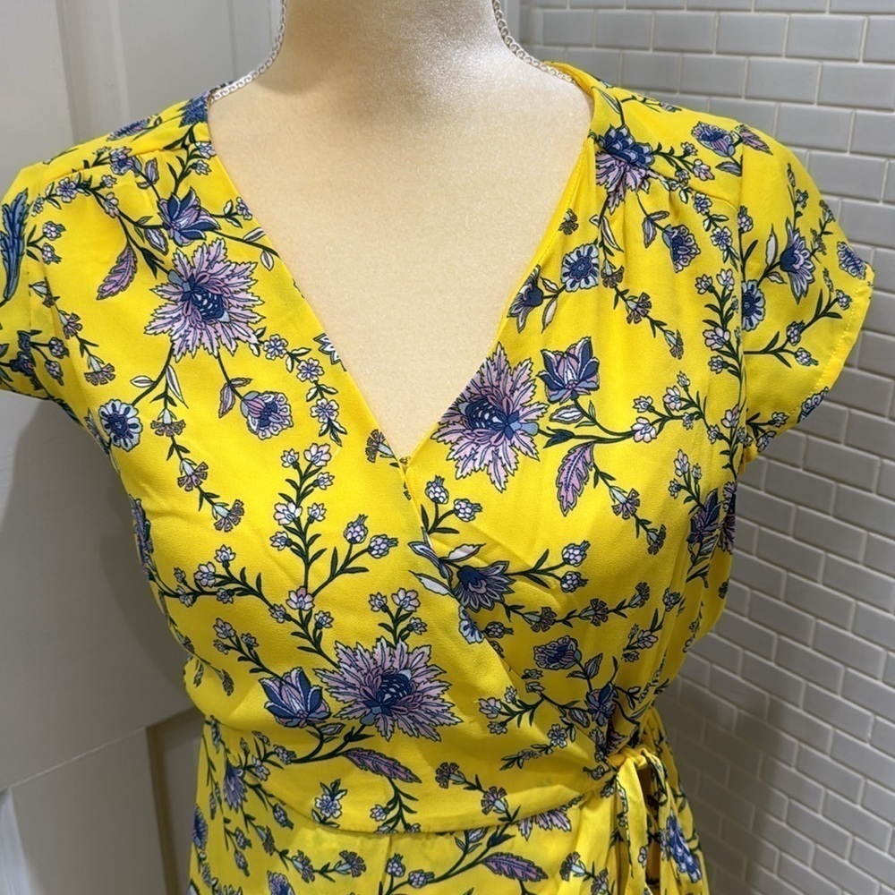 Banana Republic yellow and blue floral crepe wrap midi dress. Lined. Size 8P.